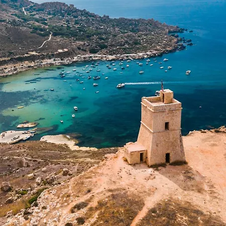 The Podium * Żebbuġ